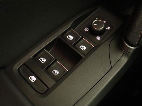 CUPRA Leon 1.4 eHybrid | Stoelverwarming | Camera | Adaptive cruise | Navigatie | Carplay | Sfeerverlichting | Keyless | Park Assist | Sportstoelen | Full LED | PHEV | Plug In
