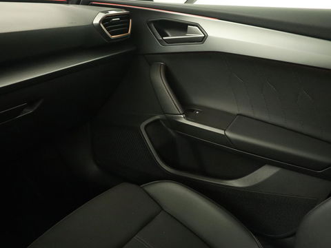 CUPRA Leon 1.4 eHybrid | Stoelverwarming | Camera | Adaptive cruise | Navigatie | Carplay | Sfeerverlichting | Keyless | Park Assist | Sportstoelen | Full LED | PHEV | Plug In