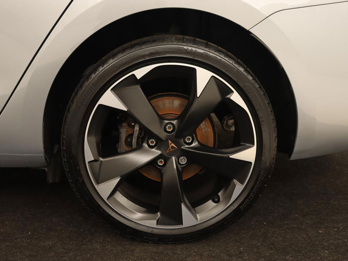 CUPRA Leon 1.4 eHybrid | Stoelverwarming | Camera | Adaptive cruise | Navigatie | Carplay | Sfeerverlichting | Keyless | Park Assist | Sportstoelen | Full LED | PHEV | Plug In