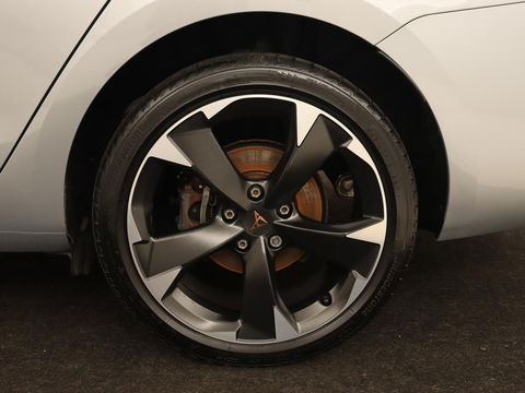 CUPRA Leon 1.4 eHybrid | Stoelverwarming | Camera | Adaptive cruise | Navigatie | Carplay | Sfeerverlichting | Keyless | Park Assist | Sportstoelen | Full LED | PHEV | Plug In