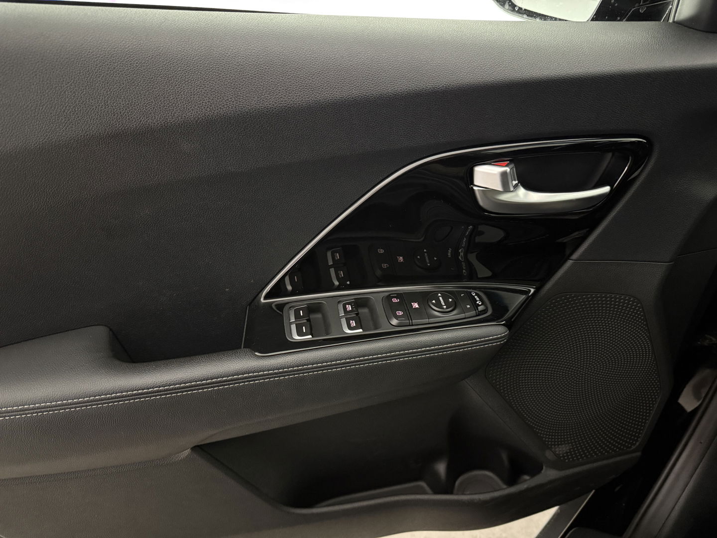 Kia Niro 1.6 GDi Hybrid 141PK DynamicLine | Virtual | LED | Camera | Trekh. | Carplay | Adaptive Cruise | NAP