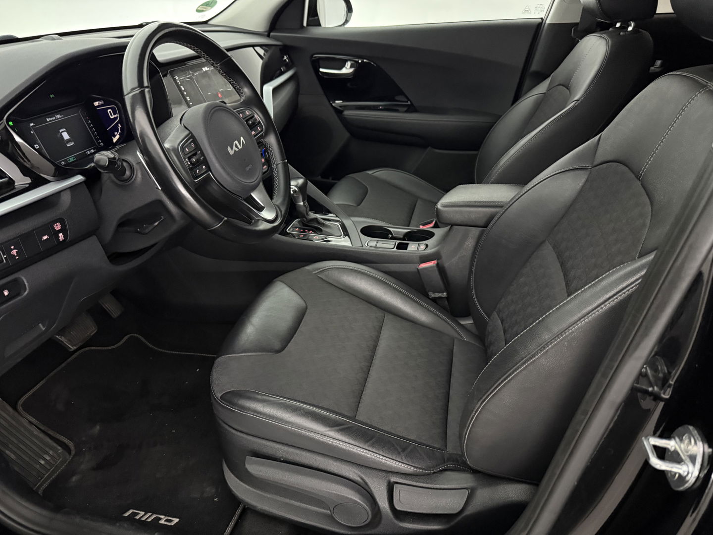 Kia Niro 1.6 GDi Hybrid 141PK DynamicLine | Virtual | LED | Camera | Trekh. | Carplay | Adaptive Cruise | NAP