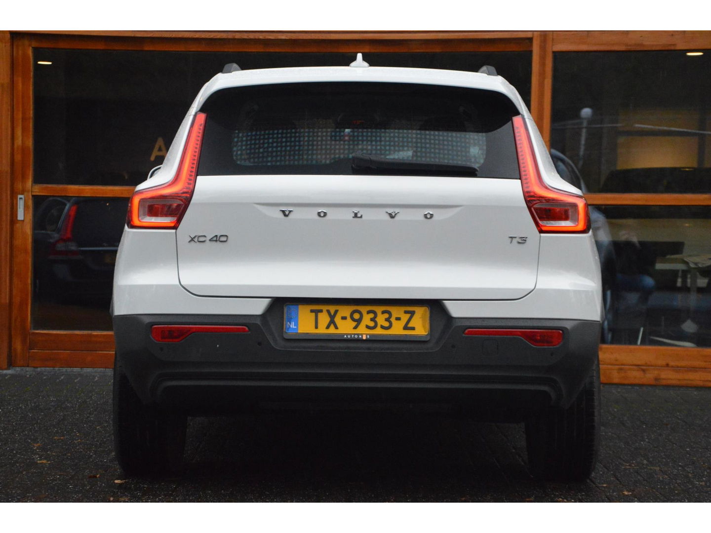 Volvo XC40 T3 | Dealer onderhouden | Cruise Control | Navigatie | Voor + Achter Parkeersensoren |