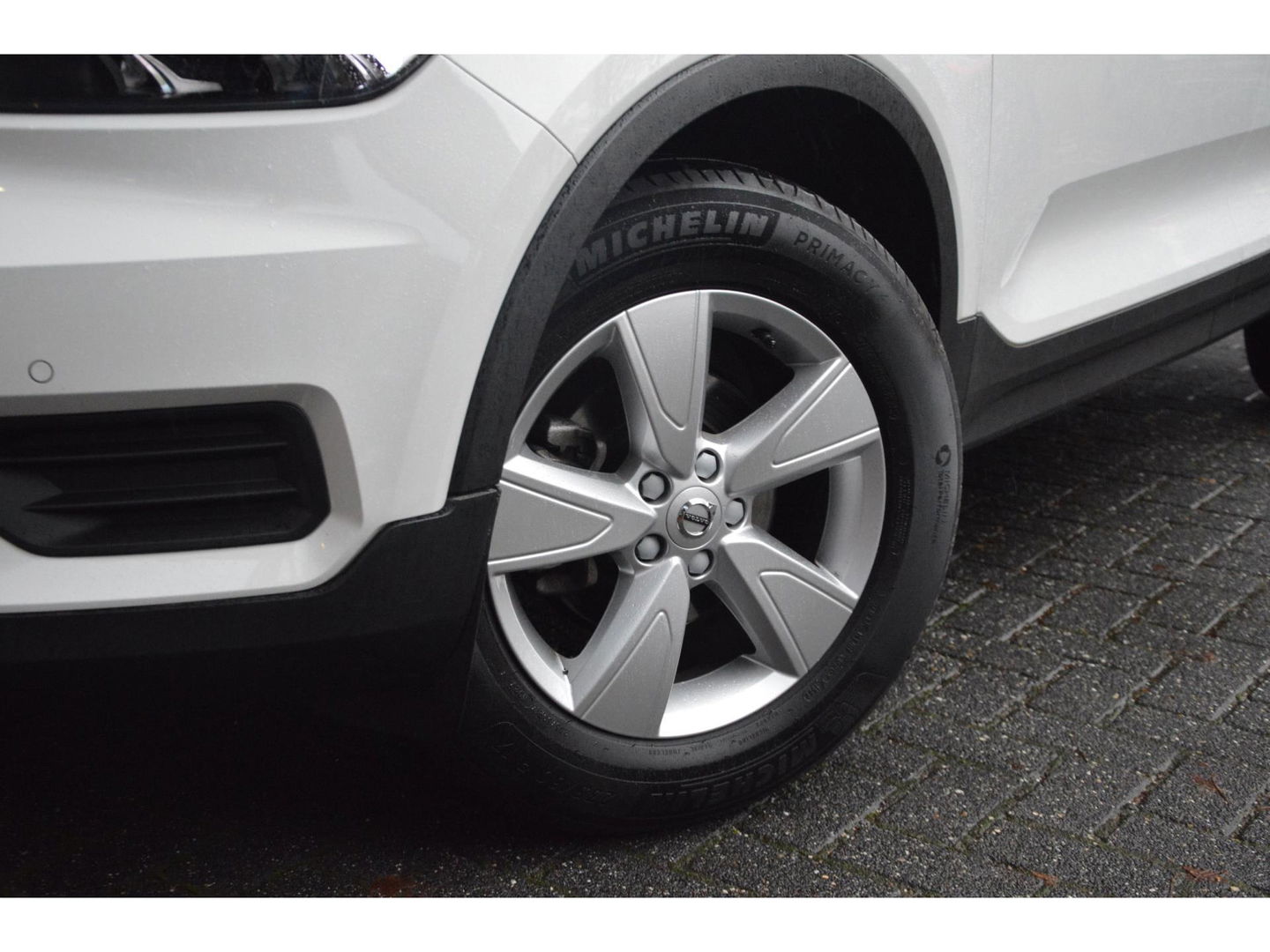 Volvo XC40 T3 | Dealer onderhouden | Cruise Control | Navigatie | Voor + Achter Parkeersensoren |