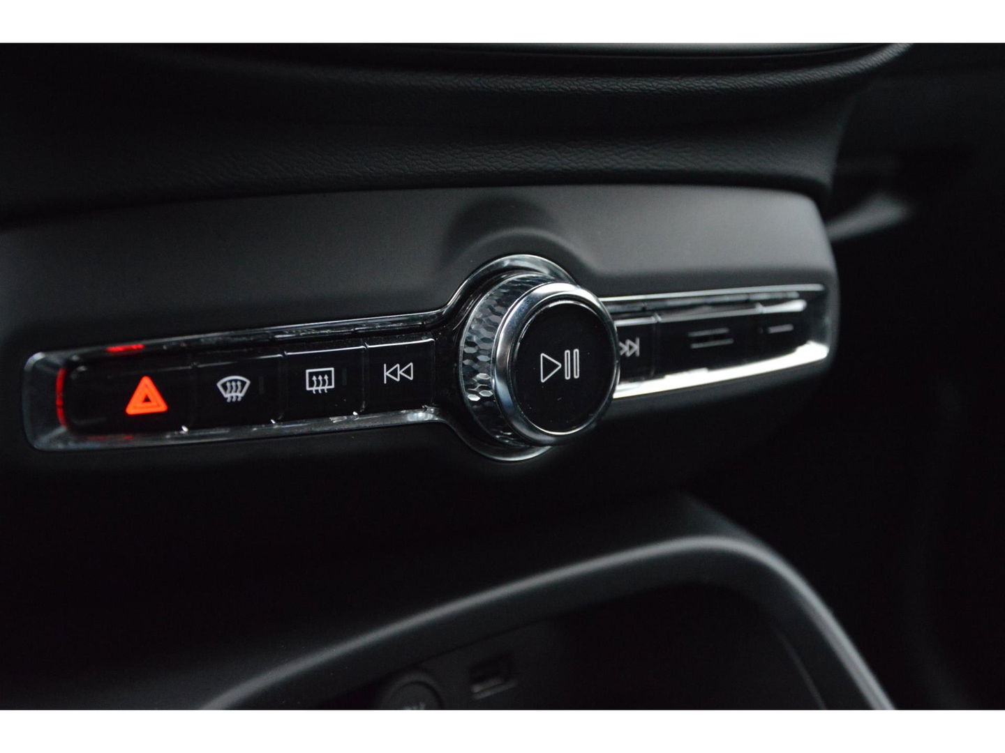 Volvo XC40 T3 | Dealer onderhouden | Cruise Control | Navigatie | Voor + Achter Parkeersensoren |