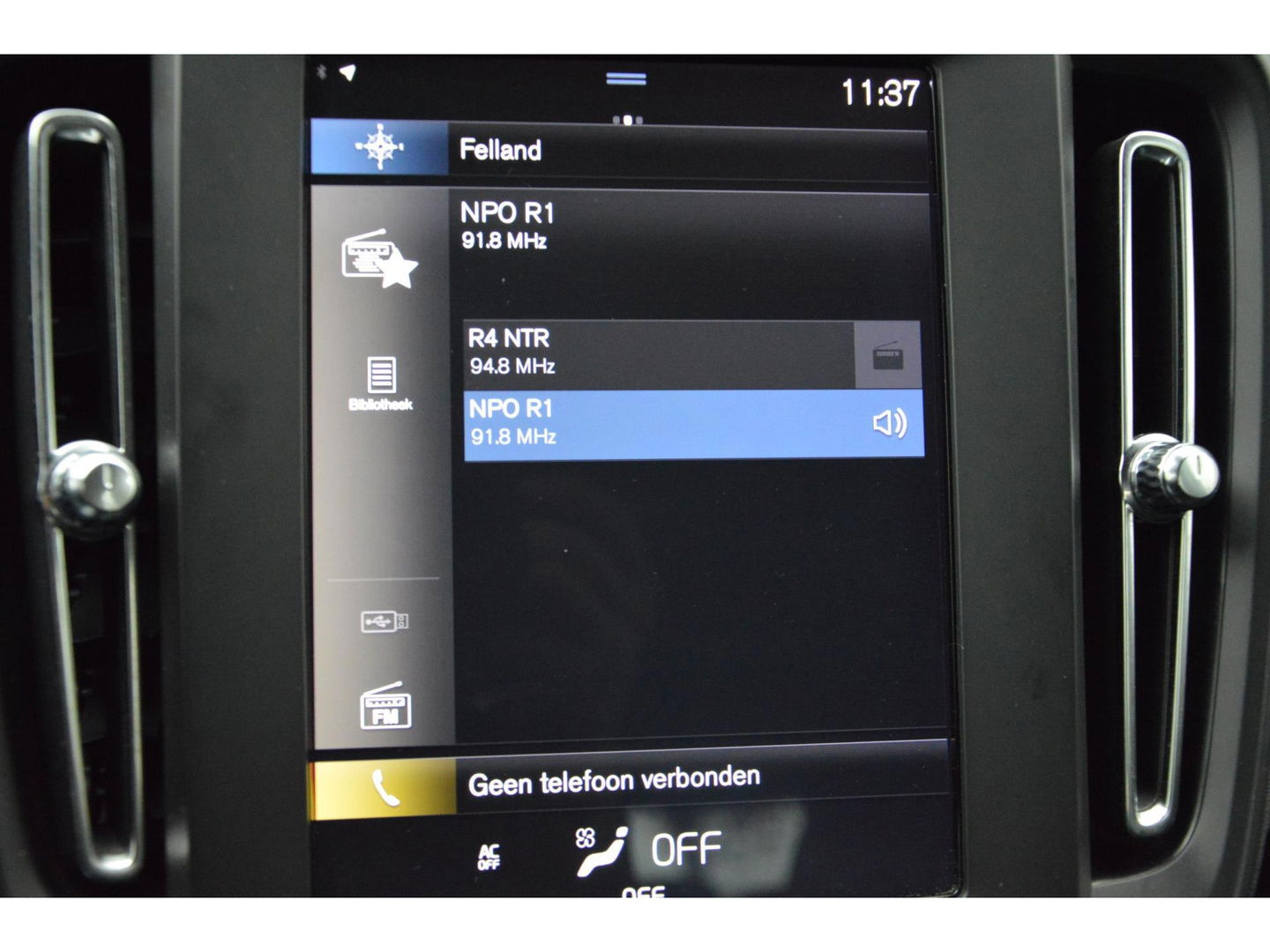 Volvo XC40 T3 | Dealer onderhouden | Cruise Control | Navigatie | Voor + Achter Parkeersensoren |