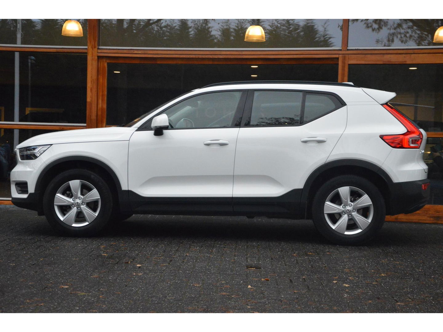 Volvo XC40 T3 | Dealer onderhouden | Cruise Control | Navigatie | Voor + Achter Parkeersensoren |