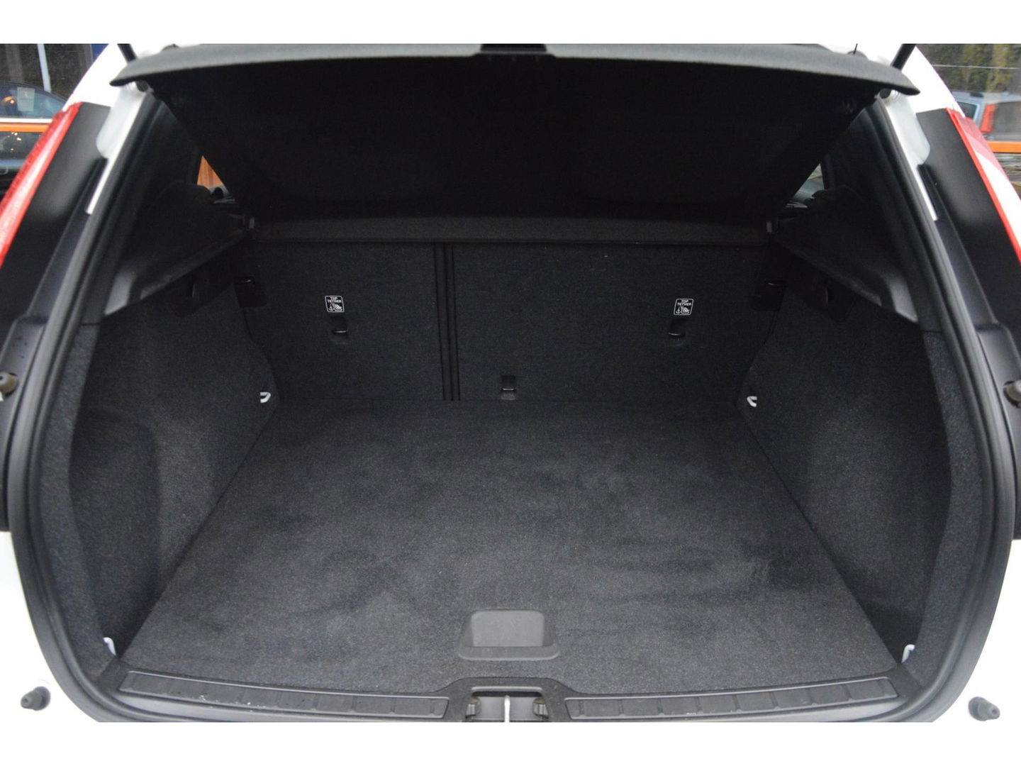 Volvo XC40 T3 | Dealer onderhouden | Cruise Control | Navigatie | Voor + Achter Parkeersensoren |