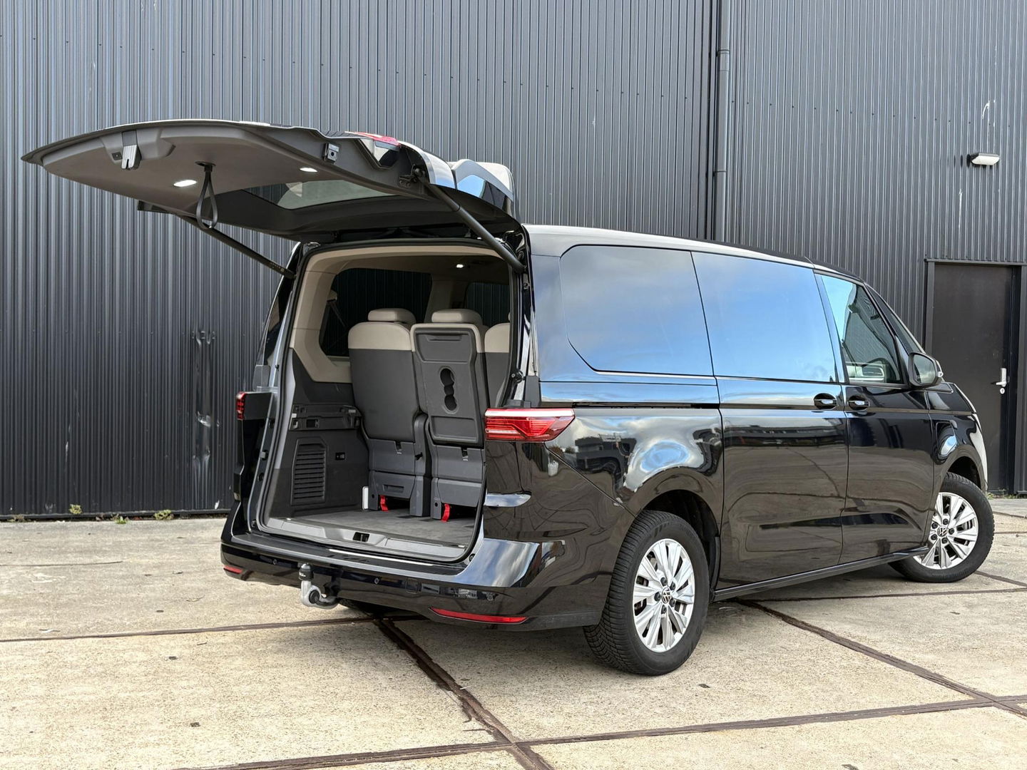 Volkswagen Multivan 1.4 eHybrid L1H1 218PK | 2x Schuifd. Elektrisch | BPM VRIJ | ADAPTIVE | LED | 7 persoons