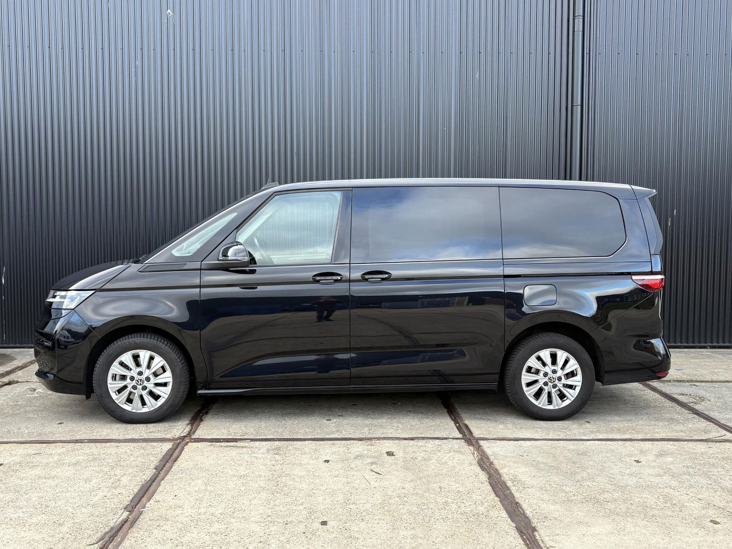 Volkswagen Multivan 1.4 eHybrid L1H1 218PK | 2x Schuifd. Elektrisch | BPM VRIJ | ADAPTIVE | LED | 7 persoons