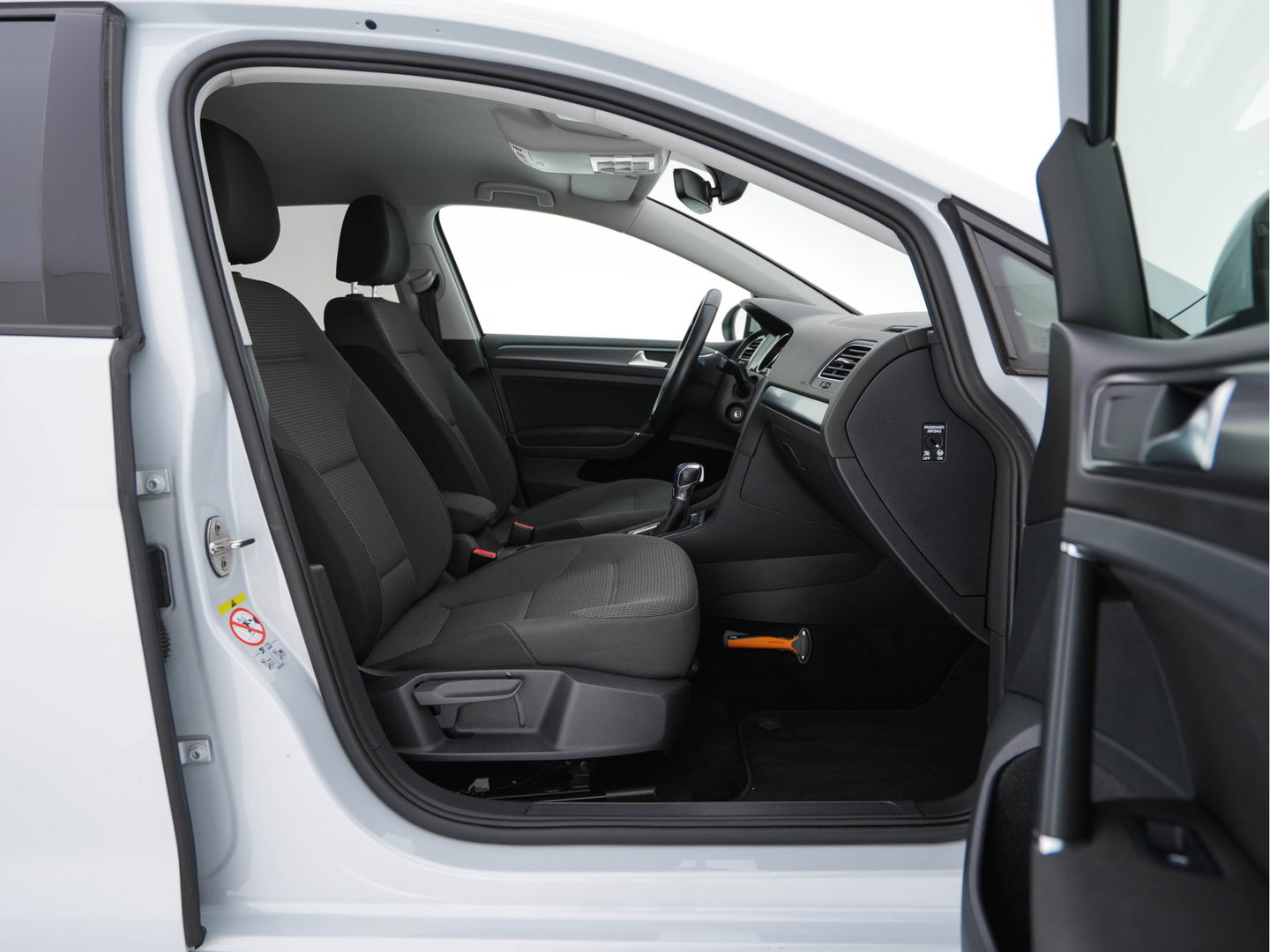 Volkswagen e-Golf {SOH-90%} Aut. *ADAPTIVE-CRUISE | FULL-LED | NAVI-FULLMAP | COMFORT-SEATS | ECC | PRIVACY-GLASS | PARKPILOT | CCS-FASTLOADER | 16''ALU*