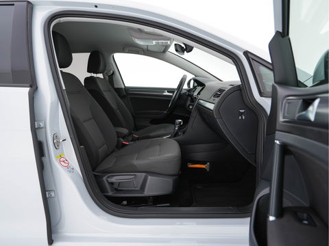 Volkswagen e-Golf {SOH-90%} Aut. *ADAPTIVE-CRUISE | FULL-LED | NAVI-FULLMAP | COMFORT-SEATS | ECC | PRIVACY-GLASS | PARKPILOT | CCS-FASTLOADER | 16''ALU*