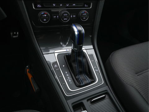 Volkswagen e-Golf {SOH-90%} Aut. *ADAPTIVE-CRUISE | FULL-LED | NAVI-FULLMAP | COMFORT-SEATS | ECC | PRIVACY-GLASS | PARKPILOT | CCS-FASTLOADER | 16''ALU*