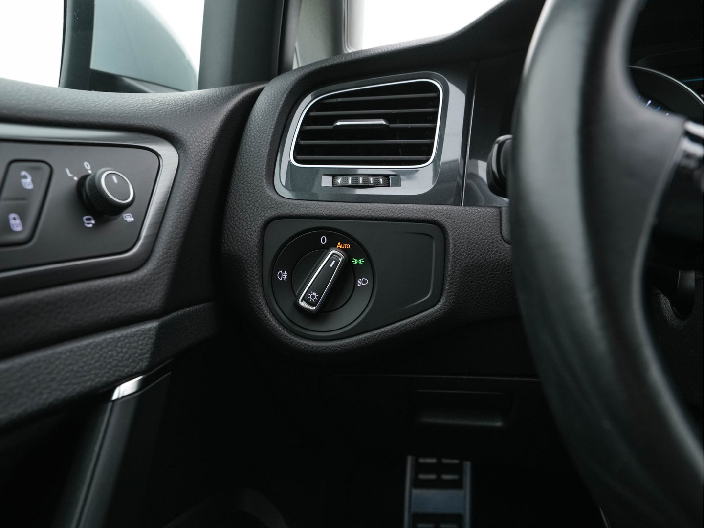 Volkswagen e-Golf {SOH-90%} Aut. *ADAPTIVE-CRUISE | FULL-LED | NAVI-FULLMAP | COMFORT-SEATS | ECC | PRIVACY-GLASS | PARKPILOT | CCS-FASTLOADER | 16''ALU*