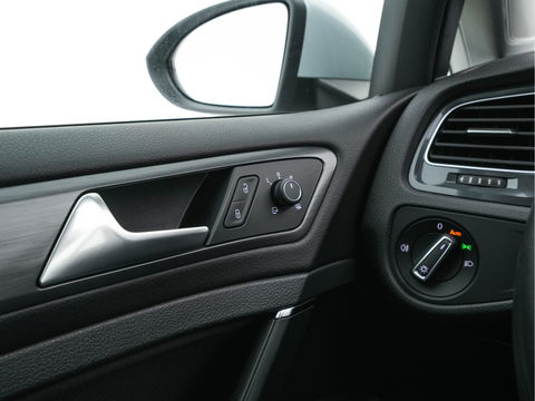 Volkswagen e-Golf {SOH-90%} Aut. *ADAPTIVE-CRUISE | FULL-LED | NAVI-FULLMAP | COMFORT-SEATS | ECC | PRIVACY-GLASS | PARKPILOT | CCS-FASTLOADER | 16''ALU*