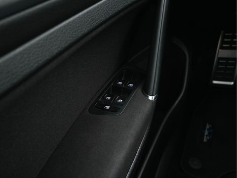 Volkswagen e-Golf {SOH-90%} Aut. *ADAPTIVE-CRUISE | FULL-LED | NAVI-FULLMAP | COMFORT-SEATS | ECC | PRIVACY-GLASS | PARKPILOT | CCS-FASTLOADER | 16''ALU*
