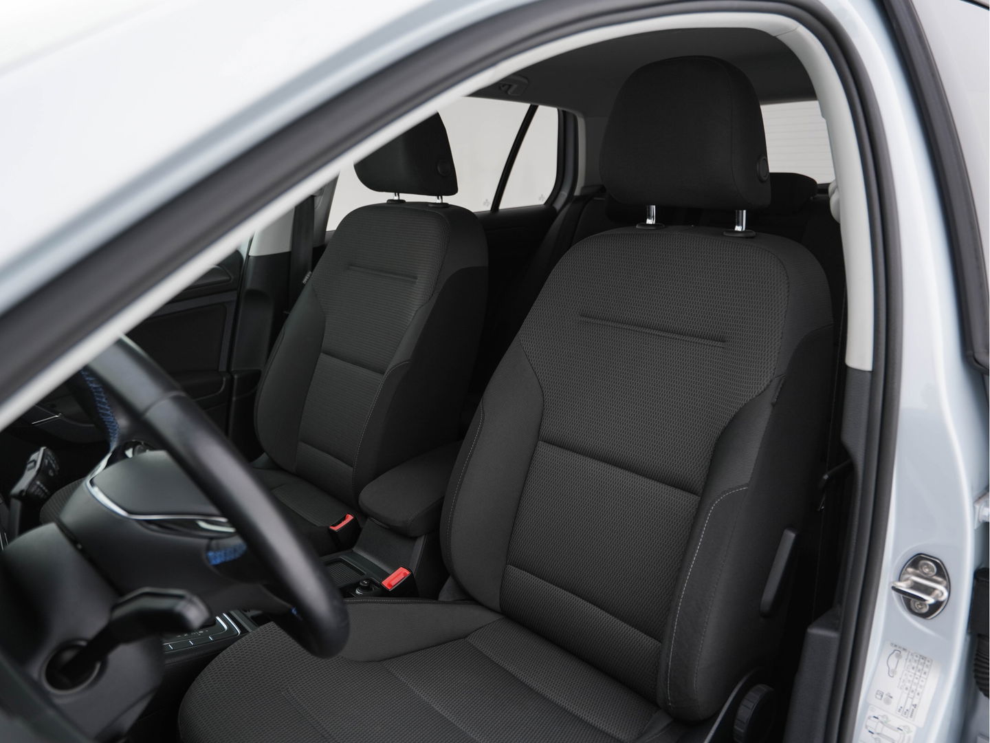 Volkswagen e-Golf {SOH-90%} Aut. *ADAPTIVE-CRUISE | FULL-LED | NAVI-FULLMAP | COMFORT-SEATS | ECC | PRIVACY-GLASS | PARKPILOT | CCS-FASTLOADER | 16''ALU*