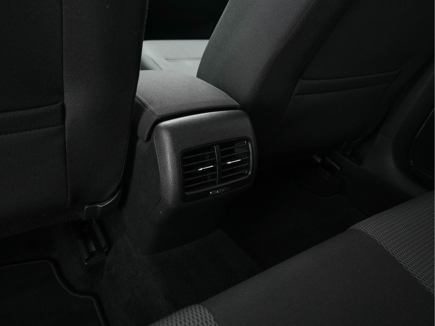 Volkswagen e-Golf {SOH-90%} Aut. *ADAPTIVE-CRUISE | FULL-LED | NAVI-FULLMAP | COMFORT-SEATS | ECC | PRIVACY-GLASS | PARKPILOT | CCS-FASTLOADER | 16''ALU*