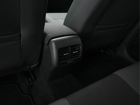 Volkswagen e-Golf {SOH-90%} Aut. *ADAPTIVE-CRUISE | FULL-LED | NAVI-FULLMAP | COMFORT-SEATS | ECC | PRIVACY-GLASS | PARKPILOT | CCS-FASTLOADER | 16''ALU*