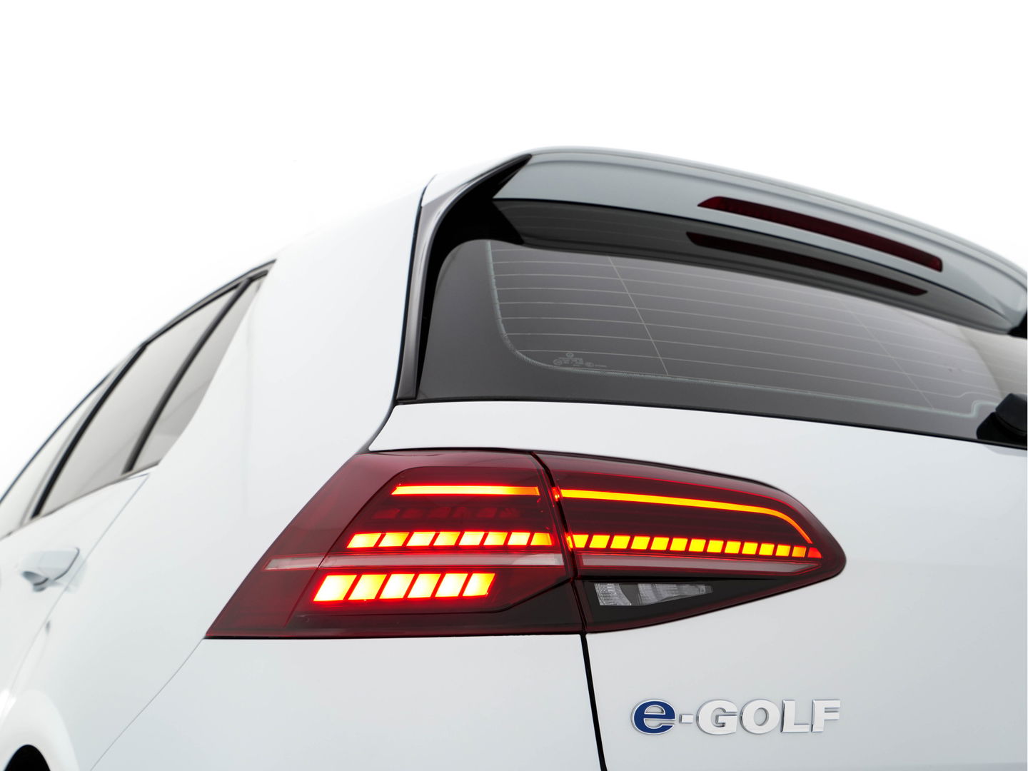 Volkswagen e-Golf {SOH-90%} Aut. *ADAPTIVE-CRUISE | FULL-LED | NAVI-FULLMAP | COMFORT-SEATS | ECC | PRIVACY-GLASS | PARKPILOT | CCS-FASTLOADER | 16''ALU*