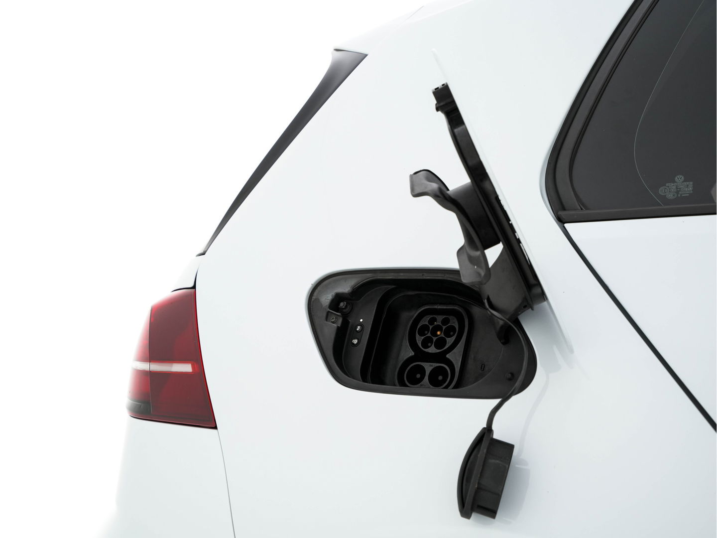 Volkswagen e-Golf {SOH-90%} Aut. *ADAPTIVE-CRUISE | FULL-LED | NAVI-FULLMAP | COMFORT-SEATS | ECC | PRIVACY-GLASS | PARKPILOT | CCS-FASTLOADER | 16''ALU*