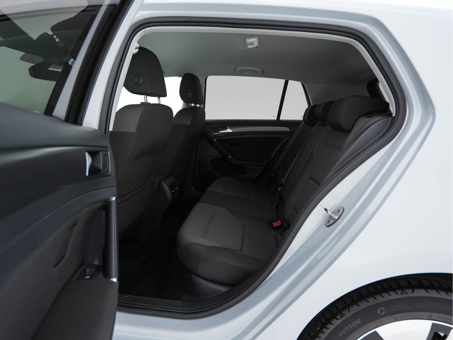 Volkswagen e-Golf {SOH-90%} Aut. *ADAPTIVE-CRUISE | FULL-LED | NAVI-FULLMAP | COMFORT-SEATS | ECC | PRIVACY-GLASS | PARKPILOT | CCS-FASTLOADER | 16''ALU*
