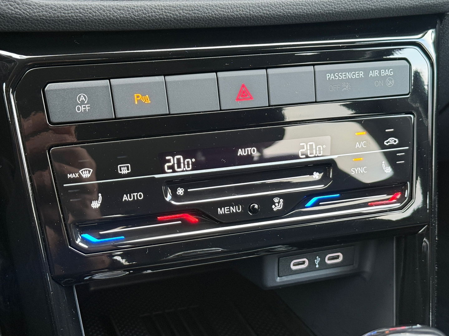 Volkswagen T-Cross 1.0 TSI Life Edition Automaat| Virt Dashboard|Apple Carplay|Camera|ACC|Stoelverwarming