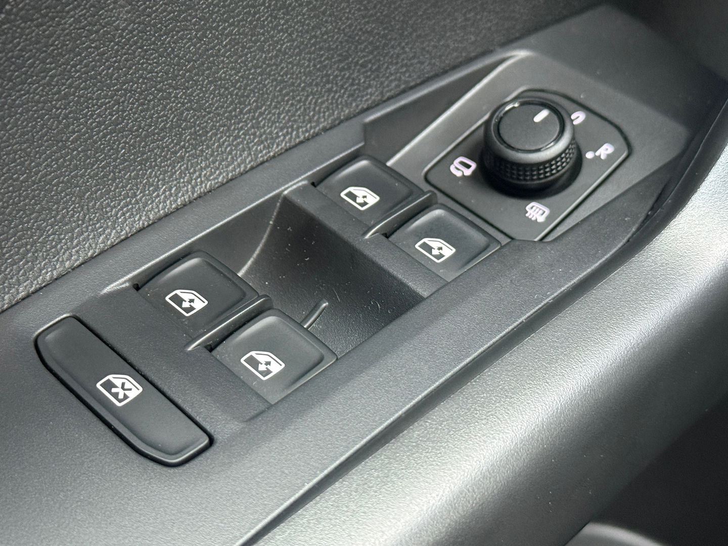 Volkswagen T-Cross 1.0 TSI Life Edition Automaat| Virt Dashboard|Apple Carplay|Camera|ACC|Stoelverwarming