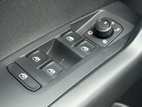 Volkswagen T-Cross 1.0 TSI Life Edition Automaat| Virt Dashboard|Apple Carplay|Camera|ACC|Stoelverwarming