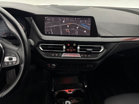 BMW 1-serie 118i Executive Edition | Sfeerverl. | Virtual | Cruise | Carplay | Parkeersens. | NAP