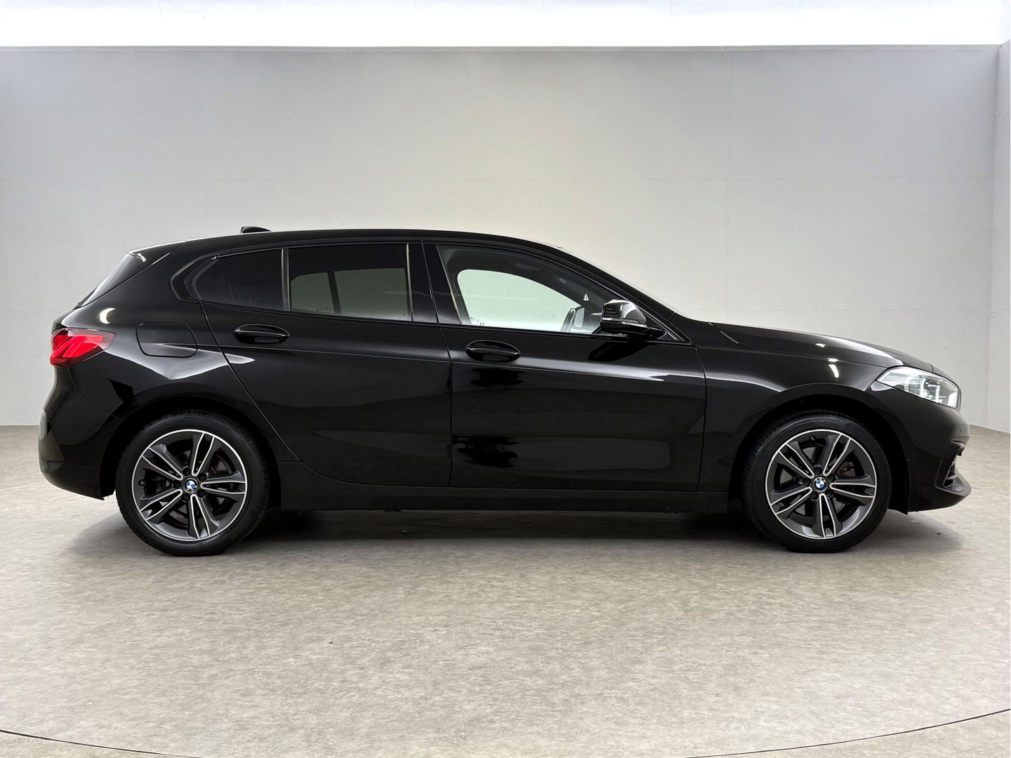 BMW 1-serie 118i Executive Edition | Sfeerverl. | Virtual | Cruise | Carplay | Parkeersens. | NAP