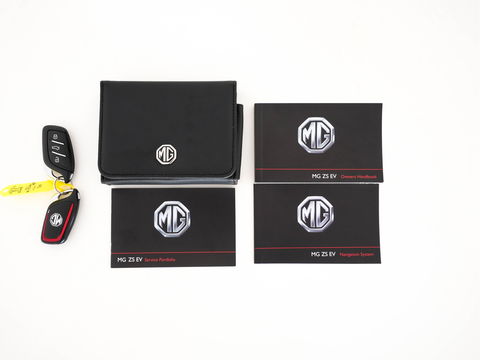 MG ZS EV Luxury 45 kWh {SOH-96%} Aut. *PANO | LUXURY-LEATHER | CCS-FASTLOADER | KEYLESS | NAVI-FULLMAP | ADAPTIVE-CRUISE | CAMERA | HEATED-SPORTSEATS | CARPLAY | BLINDSPOT | DAB | LANE-ASSIST | PRIVACY-GLASS | 17''ALU*