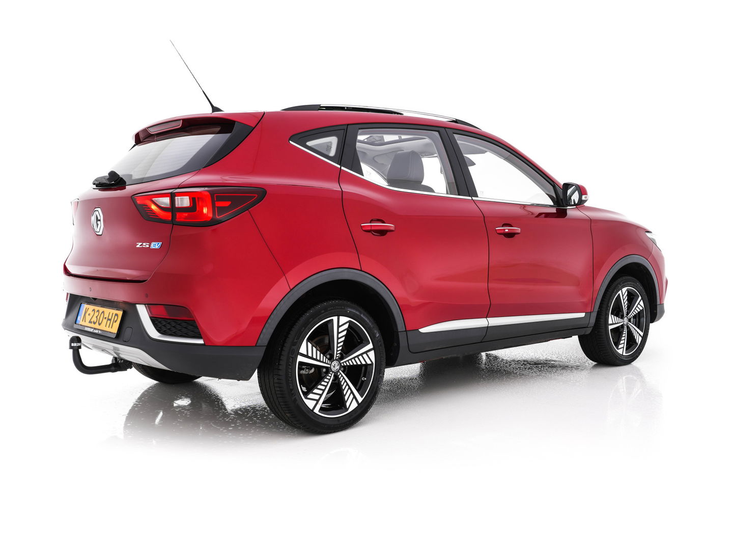 MG ZS EV Luxury 45 kWh {SOH-96%} Aut. *PANO | LUXURY-LEATHER | CCS-FASTLOADER | KEYLESS | NAVI-FULLMAP | ADAPTIVE-CRUISE | CAMERA | HEATED-SPORTSEATS | CARPLAY | BLINDSPOT | DAB | LANE-ASSIST | PRIVACY-GLASS | 17''ALU*