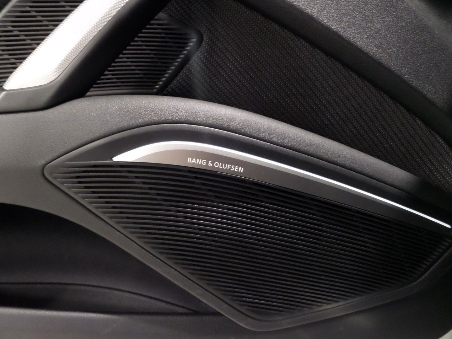Audi TT Roadster 1.8 TFSI S-Line Open Days Apple-Carplay Stoelverwarming Virtual Navigatie 19"RS-velgen Bang&Olufsen Full-LED