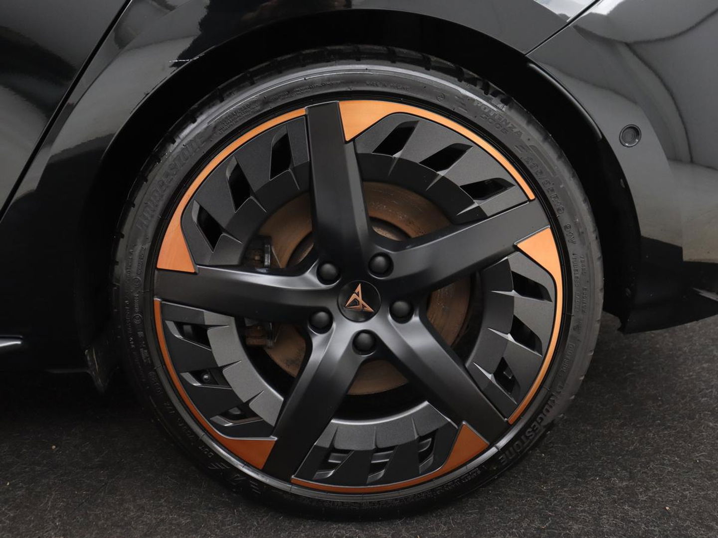 CUPRA Leon 1.4 e-Hybrid VZ Copper Edition | 245pk | Stoelverwarming | Adaptive cruise | Camera | Carplay | Navigatie | Sfeerverlichting | Keyless | Full LED | Sportstoelen | PHEV | Plug In