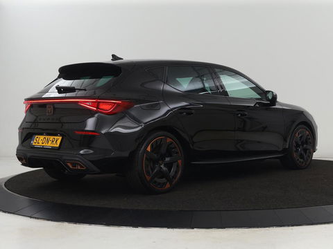 CUPRA Leon 1.4 e-Hybrid VZ Copper Edition | 245pk | Stoelverwarming | Adaptive cruise | Camera | Carplay | Navigatie | Sfeerverlichting | Keyless | Full LED | Sportstoelen | PHEV | Plug In