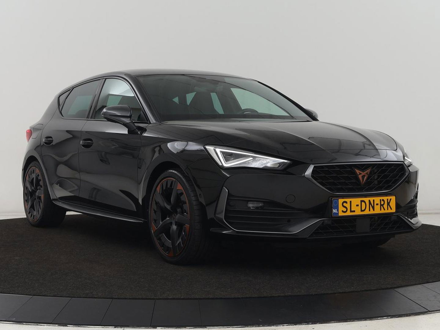 CUPRA Leon 1.4 e-Hybrid VZ Copper Edition | 245pk | Stoelverwarming | Adaptive cruise | Camera | Carplay | Navigatie | Sfeerverlichting | Keyless | Full LED | Sportstoelen | PHEV | Plug In