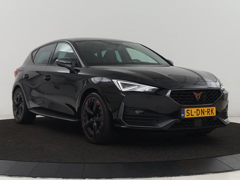 CUPRA Leon 1.4 e-Hybrid VZ Copper Edition | 245pk | Stoelverwarming | Adaptive cruise | Camera | Carplay | Navigatie | Sfeerverlichting | Keyless | Full LED | Sportstoelen | PHEV | Plug In