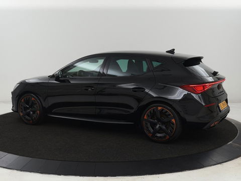 CUPRA Leon 1.4 e-Hybrid VZ Copper Edition | 245pk | Stoelverwarming | Adaptive cruise | Camera | Carplay | Navigatie | Sfeerverlichting | Keyless | Full LED | Sportstoelen | PHEV | Plug In