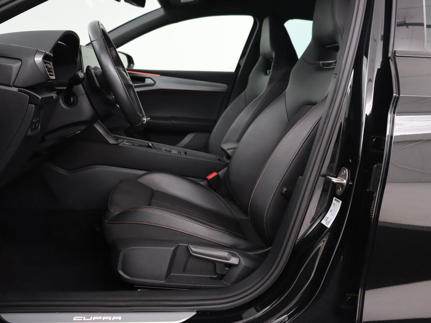 CUPRA Leon 1.4 e-Hybrid VZ Copper Edition | 245pk | Stoelverwarming | Adaptive cruise | Camera | Carplay | Navigatie | Sfeerverlichting | Keyless | Full LED | Sportstoelen | PHEV | Plug In