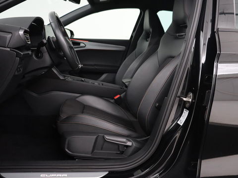 CUPRA Leon 1.4 e-Hybrid VZ Copper Edition | 245pk | Stoelverwarming | Adaptive cruise | Camera | Carplay | Navigatie | Sfeerverlichting | Keyless | Full LED | Sportstoelen | PHEV | Plug In