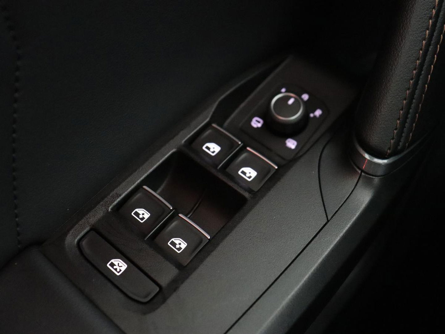 CUPRA Leon 1.4 e-Hybrid VZ Copper Edition | 245pk | Stoelverwarming | Adaptive cruise | Camera | Carplay | Navigatie | Sfeerverlichting | Keyless | Full LED | Sportstoelen | PHEV | Plug In