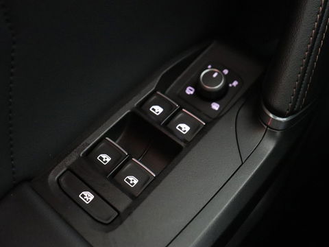 CUPRA Leon 1.4 e-Hybrid VZ Copper Edition | 245pk | Stoelverwarming | Adaptive cruise | Camera | Carplay | Navigatie | Sfeerverlichting | Keyless | Full LED | Sportstoelen | PHEV | Plug In