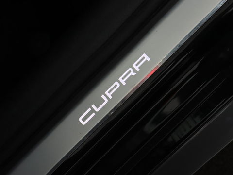 CUPRA Leon 1.4 e-Hybrid VZ Copper Edition | 245pk | Stoelverwarming | Adaptive cruise | Camera | Carplay | Navigatie | Sfeerverlichting | Keyless | Full LED | Sportstoelen | PHEV | Plug In