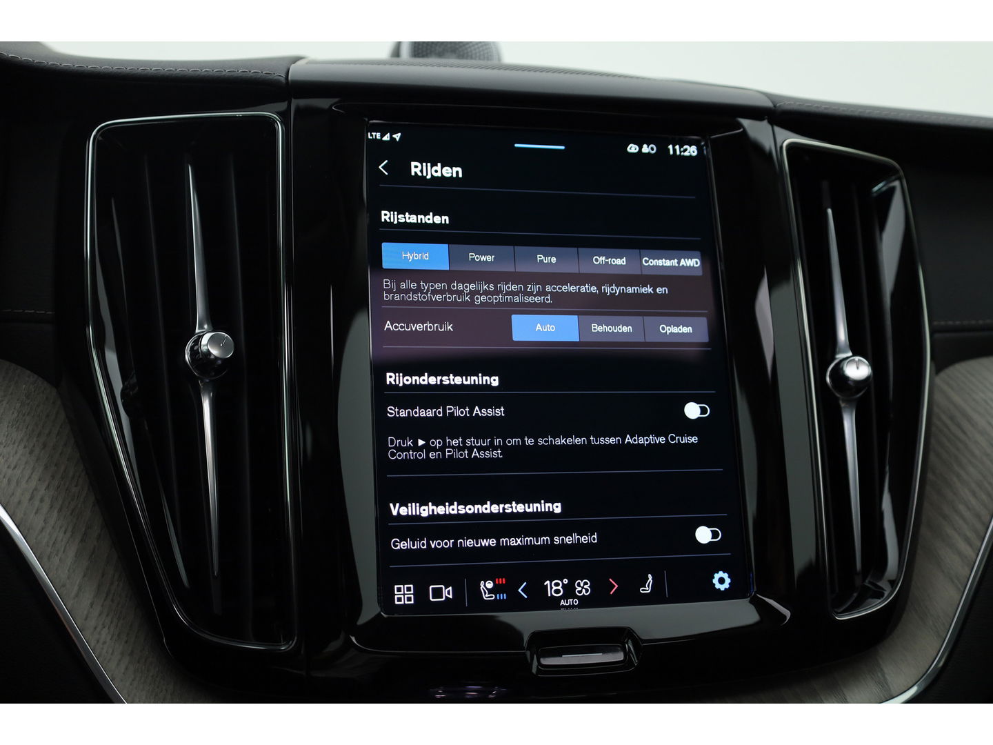 Volvo XC60 2.0 T8 AWD Ultra Dark | Full option | Luchtvering | Trekhaak | Massage | B&W Audio | 360 camera | Head-up |