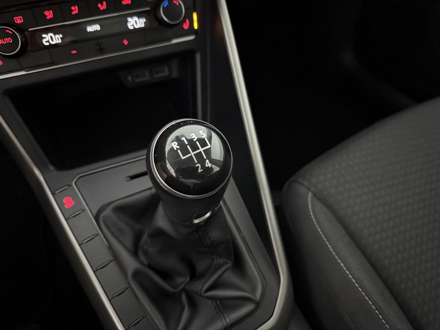 Volkswagen Polo 1.0 TSI Comfortline | Carplay | Adaptive Cruise | Navigatie | LED | NAP