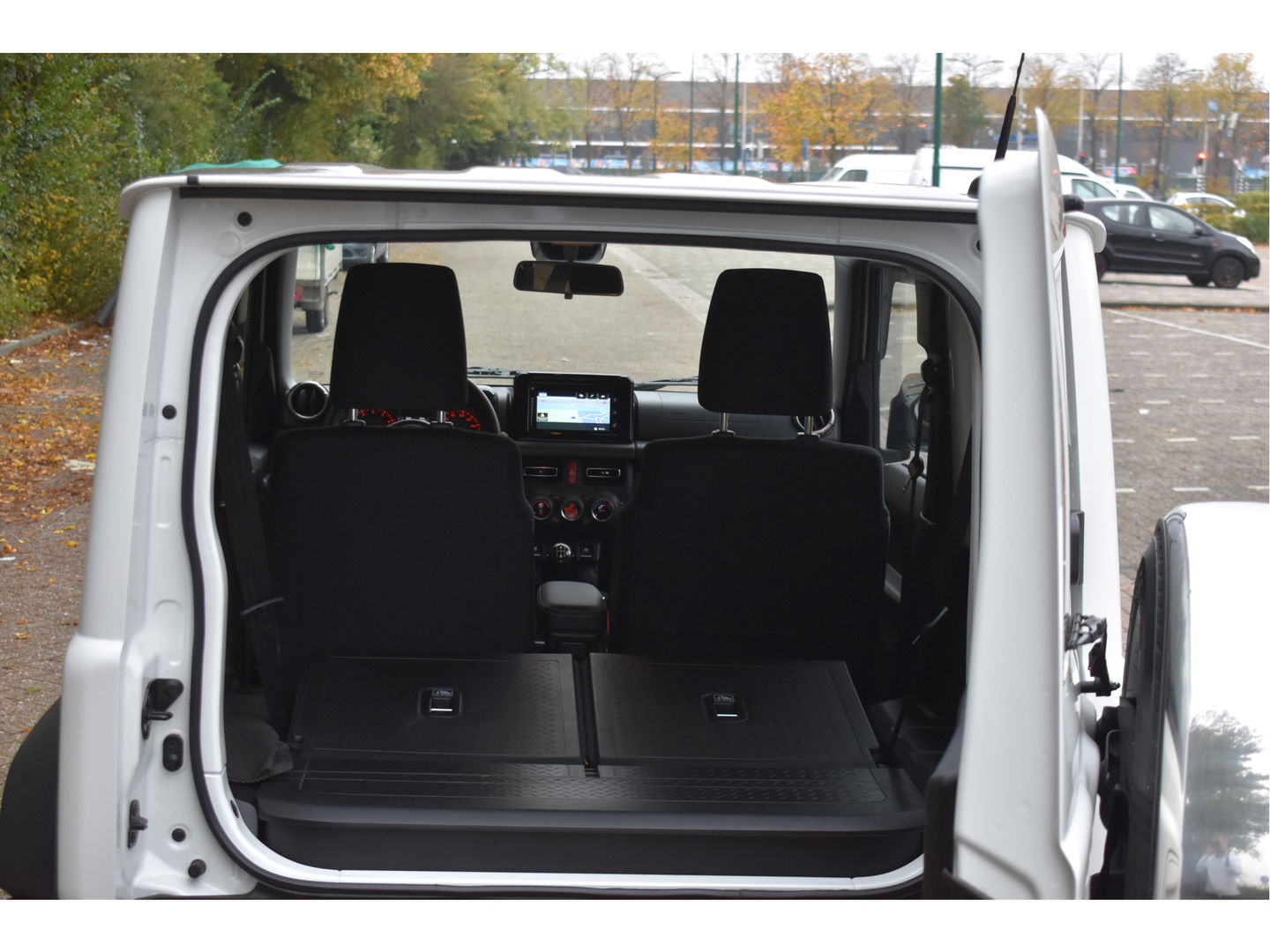 Suzuki Jimny 1.5 Stijl Allgrip 4WD Two-tone | Uniek | NL-Auto | Afn.trekhaak | Carplay/Anroid | Nav | DAB | Stoelverwarming | Climate Control | Nieuwstaat