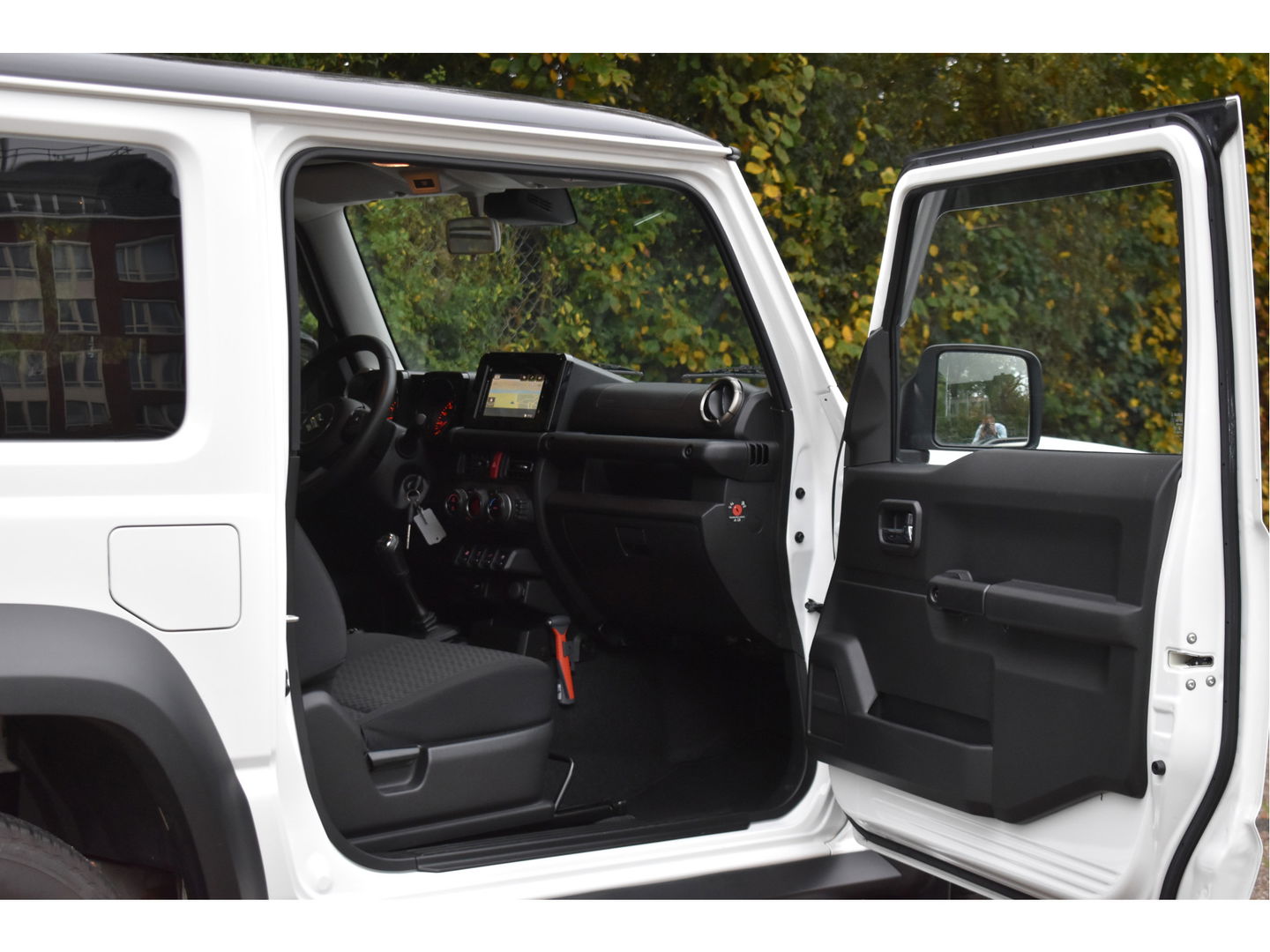 Suzuki Jimny 1.5 Stijl Allgrip 4WD Two-tone | Uniek | NL-Auto | Afn.trekhaak | Carplay/Anroid | Nav | DAB | Stoelverwarming | Climate Control | Nieuwstaat