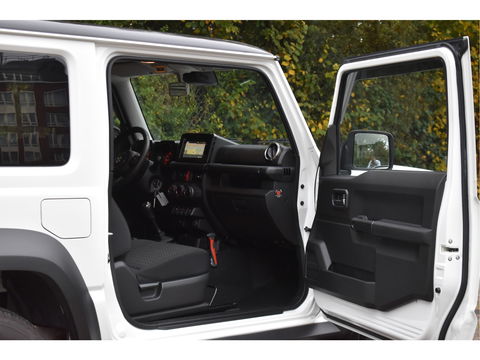 Suzuki Jimny 1.5 Stijl Allgrip 4WD Two-tone | Uniek | NL-Auto | Afn.trekhaak | Carplay/Anroid | Nav | DAB | Stoelverwarming | Climate Control | Nieuwstaat