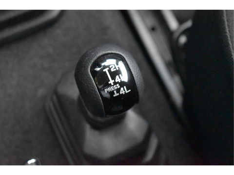 Suzuki Jimny 1.5 Stijl Allgrip 4WD Two-tone | Uniek | NL-Auto | Afn.trekhaak | Carplay/Anroid | Nav | DAB | Stoelverwarming | Climate Control | Nieuwstaat